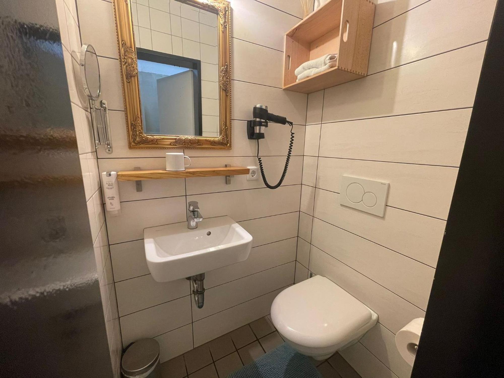 Koby Work&Stay Souterrain Apartment, Wifi&Komfort Херфорд Екстериор снимка
